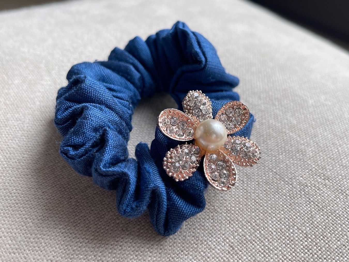 Haarschmuck: Scrunchie blau mit Strassblume 🌸 – Neu (gemäss Beschreibung) aus Brütten von Rod816 1