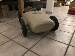 Voiture à pédales pour enfants