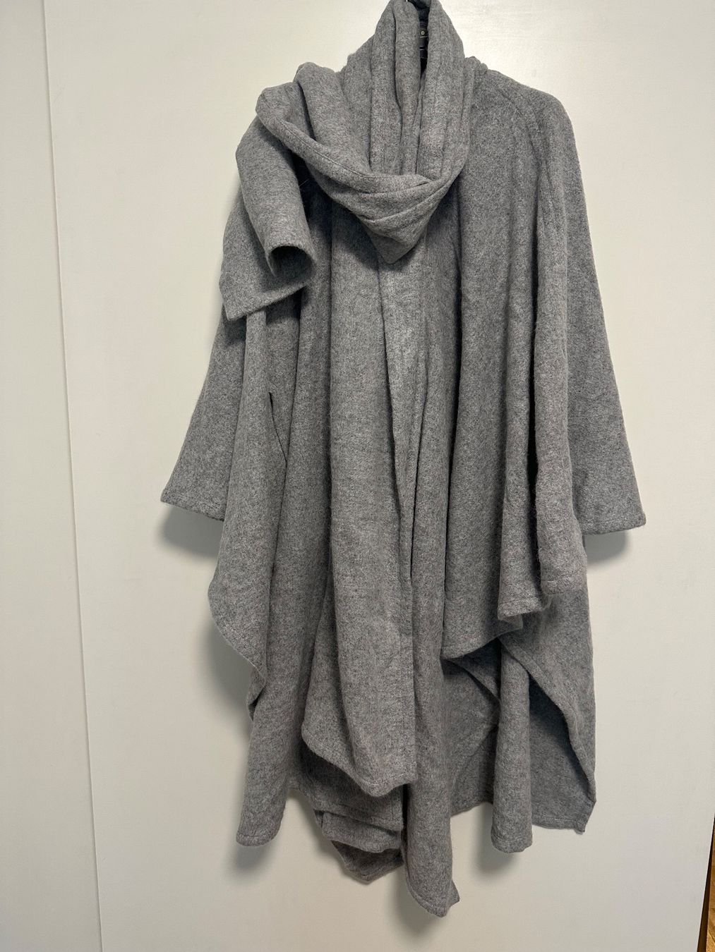 Zara Cappotti: Zara Graue Mantel-Poncho Gr M – Usato da Basel venduto da iulia_haul