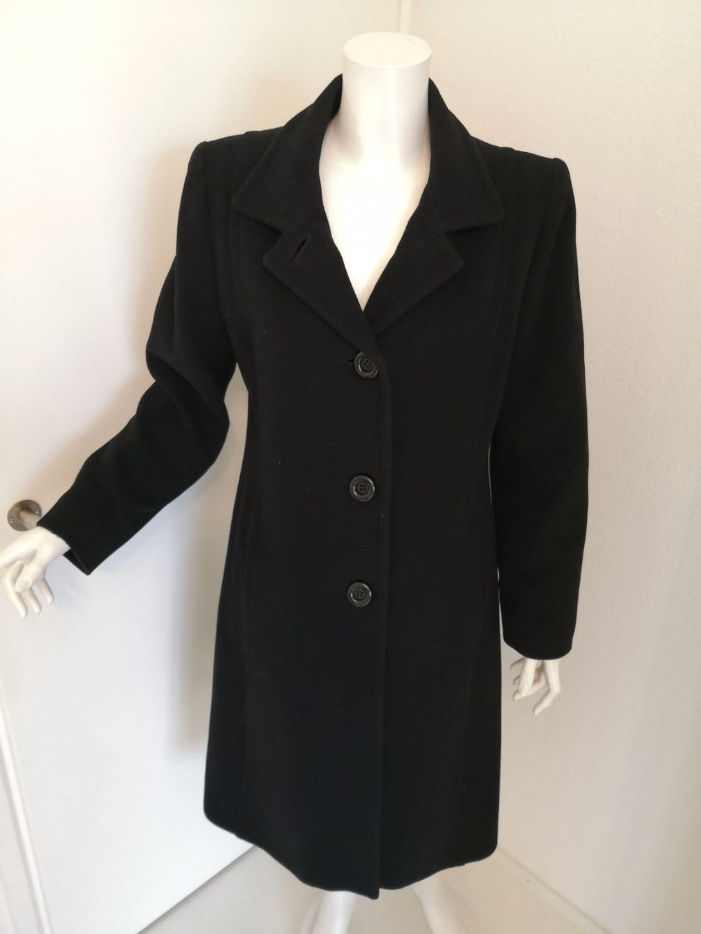 Cappotti: 🤩MILO COATS MANTEL SCHWARZ LANG – Usato da Olten venduto da Naja-Twins-Twins 4