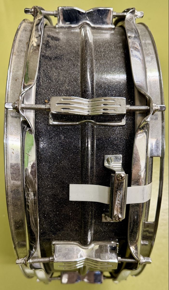 Ludwig Strumenti musicali: Ludwig Snare (Schwarz glitzernd) – Usato da Kollbrunn venduto da turboware 2