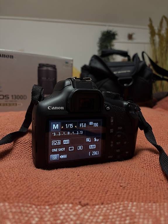 Canon Fotocamera: Canon EOS 1300D inkl. Zubehör – Usato da Uttigen venduto da mia_tn9n 3