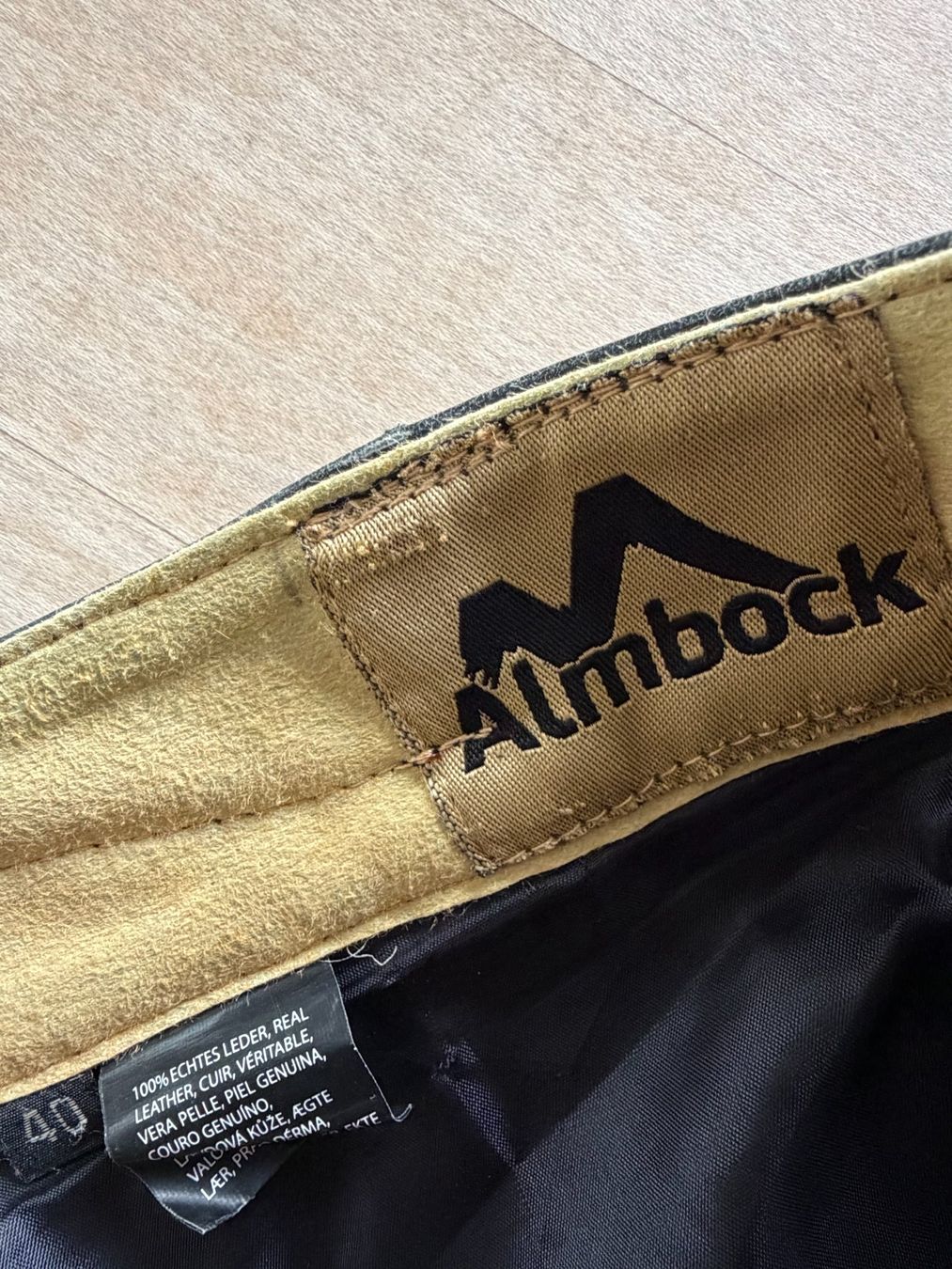 Pantalons: Damen-Lederhose Gr.40 – D'occasion à Azmoos par Verwir64 2