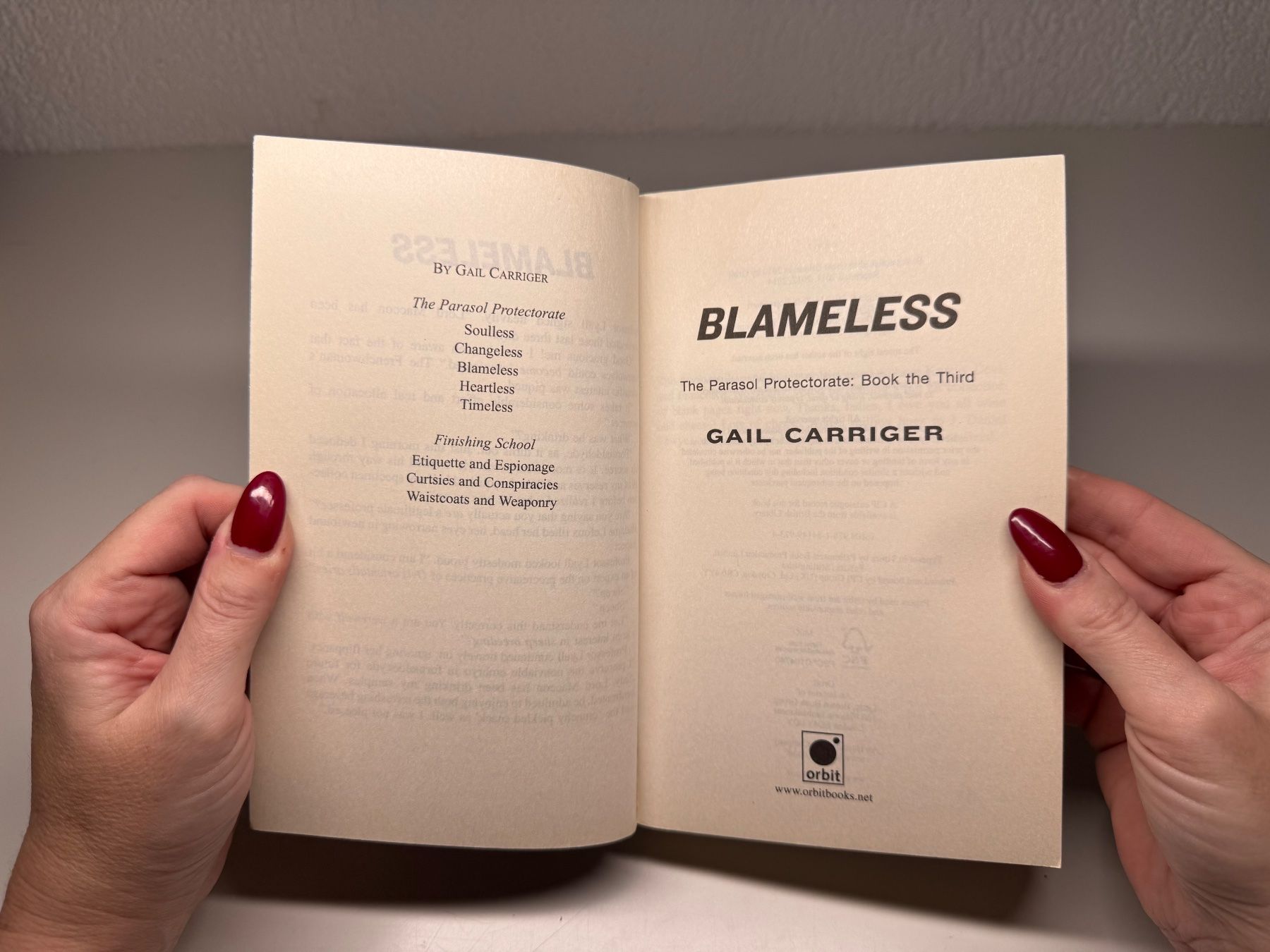 Libri: NOVEL: Gail Carriger, Blameless – Usato da Grosswangen venduto da English_books 2