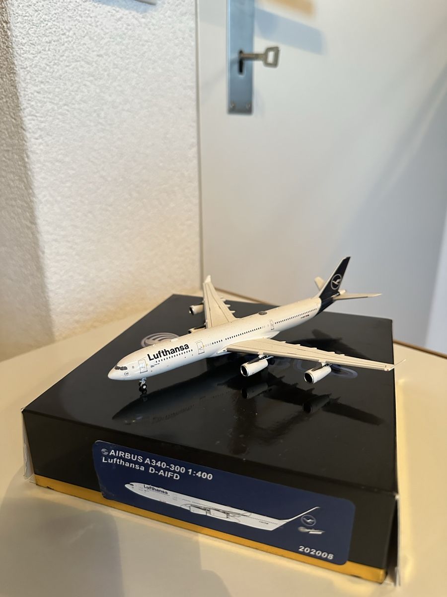 Airbus Kit di modellismo & Modellini statici: Airbus A340-300 Lufthansa Panda Models 1:400 – Nuovo (secondo la descrizione) da Roggwil TG venduto da Cessna1721 1