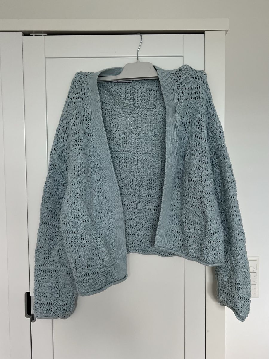 Zara Vestes: hellblaue Strickjacke Zara – D'occasion à Erlenbach par paulina.rad