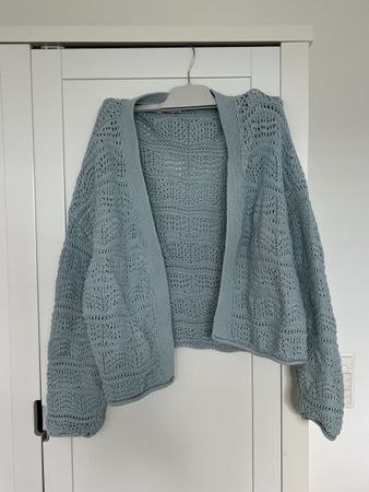 hellblaue Strickjacke Zara
