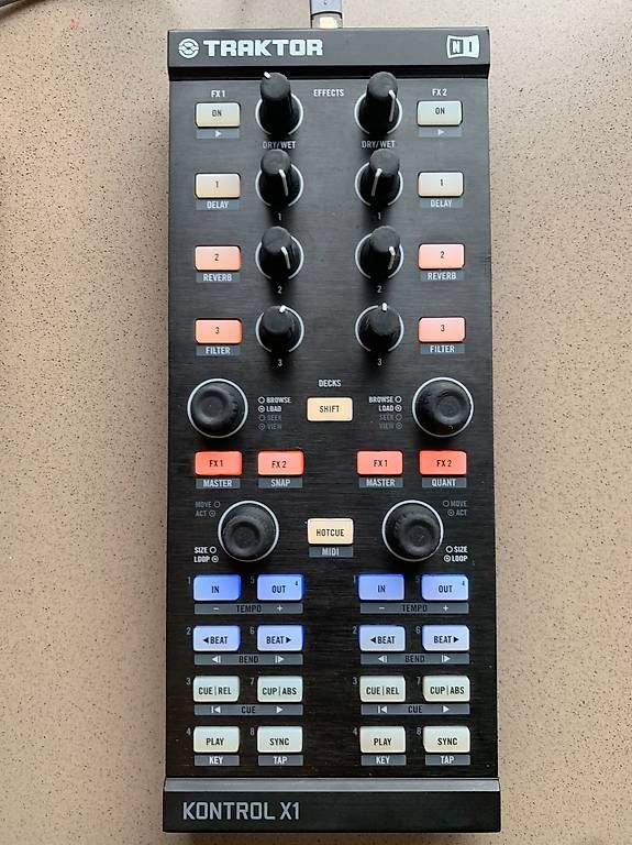 Console di mixaggio: Native Instruments Traktor Kontrol X1 DJ Controller USB MIDI – Usato da Seewen Sz venduto da car_95zr 3