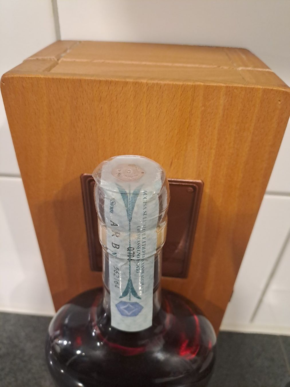 Berta Spirituosen: Berta Grappa Roccanivo 2000 mit OHK – Neu und originalverpackt aus Elsau von Kellerraeumung 7