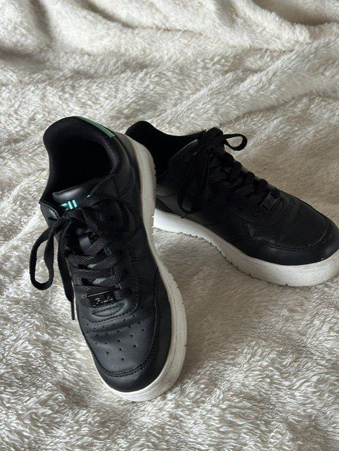 Scarpe da donna: Sneakers Fila – Usato da Grossdietwil venduto da conniha 1