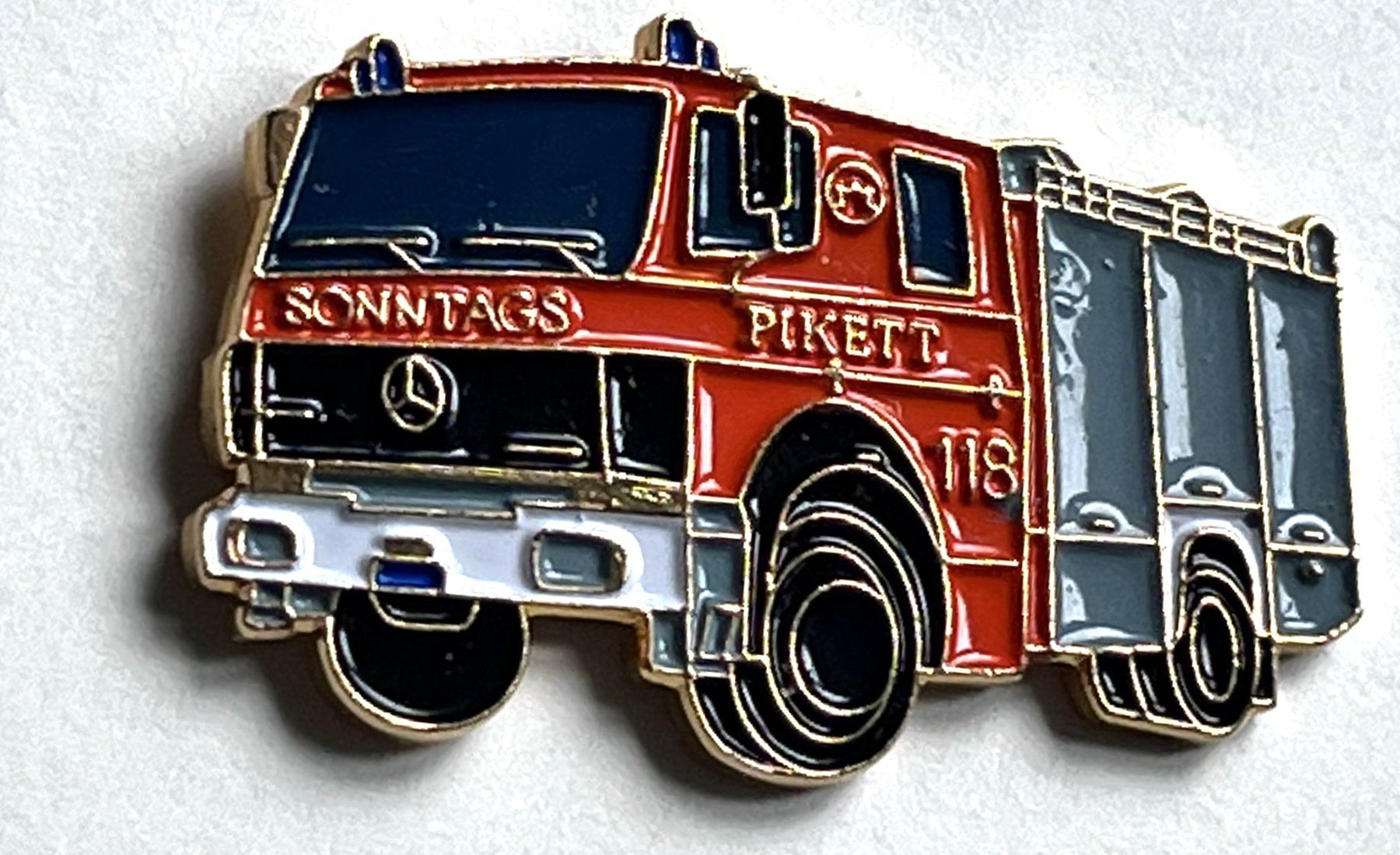 Placchette & Badge: Pin Feuerwehr Sonntagspikett – Usato da Kriens venduto da TSCH1