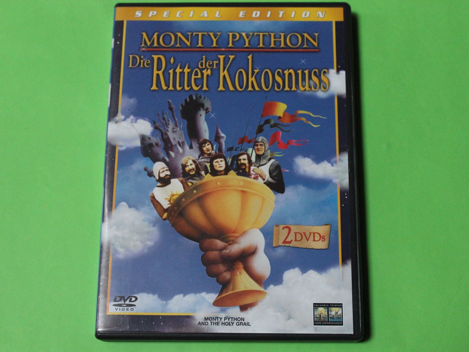 Tutti i DVDs: Monty Python: Die Ritter der Kokosnuss (Special) KULT! 2DVD – Usato da Tübach venduto da JamesStone 2