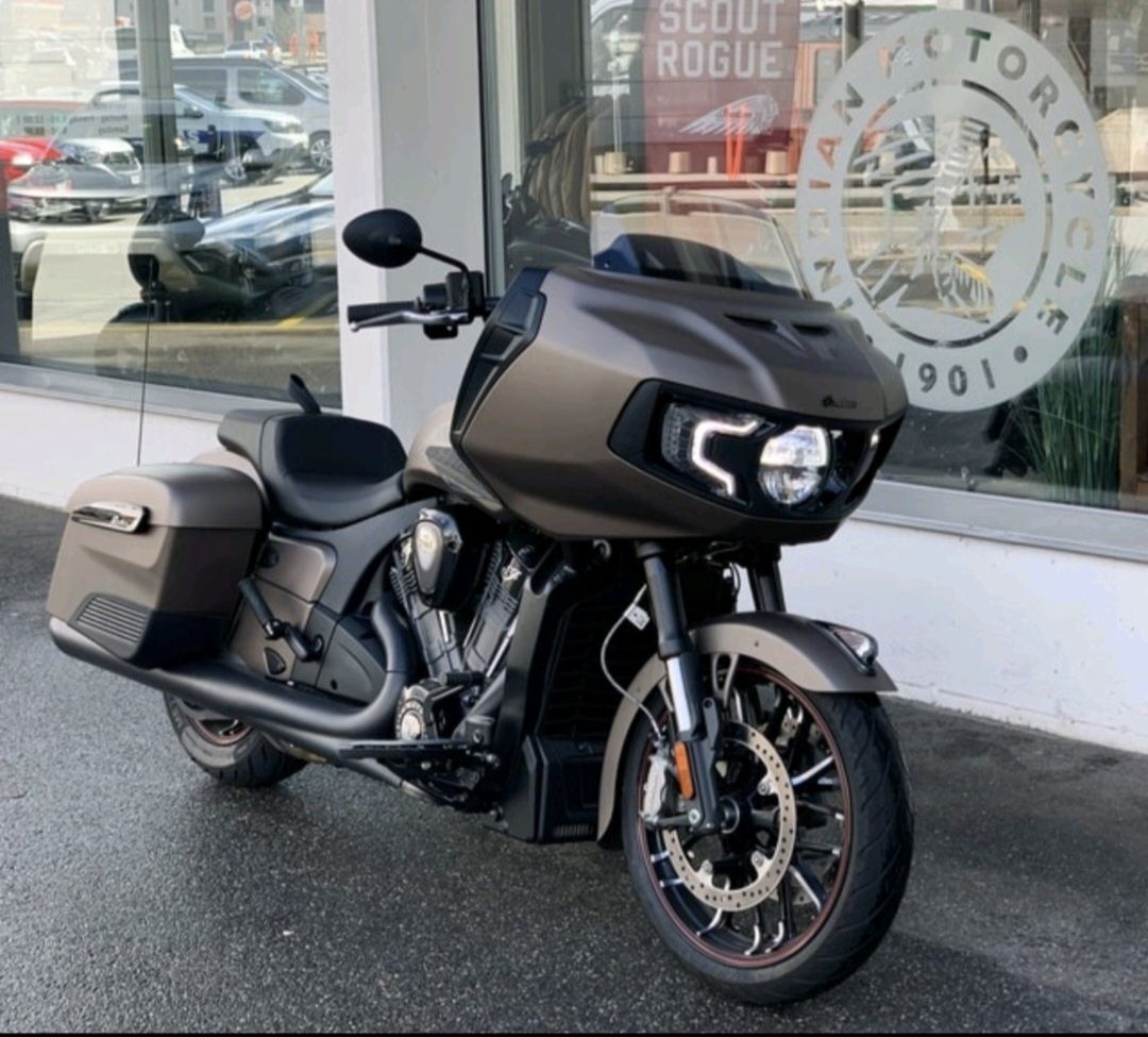 Indian Motorcycle Chopper: Indian Challenger Dark Horse – Usato da Brunnen venduto da King3oo 4