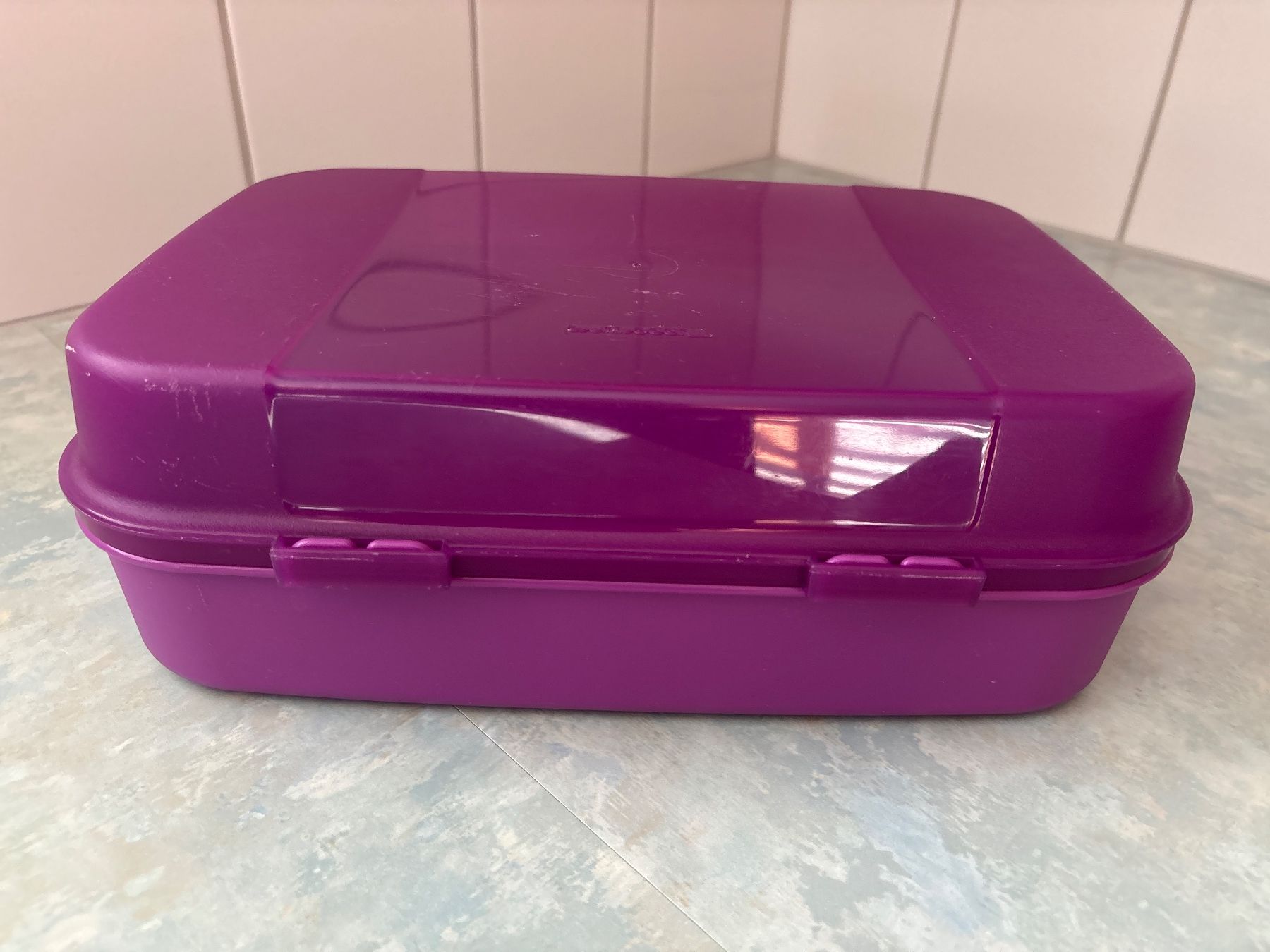 Tupperware Contenitori & Simili: Tupperware Box lila gebraucht – Usato da Züberwangen venduto da are1968 4