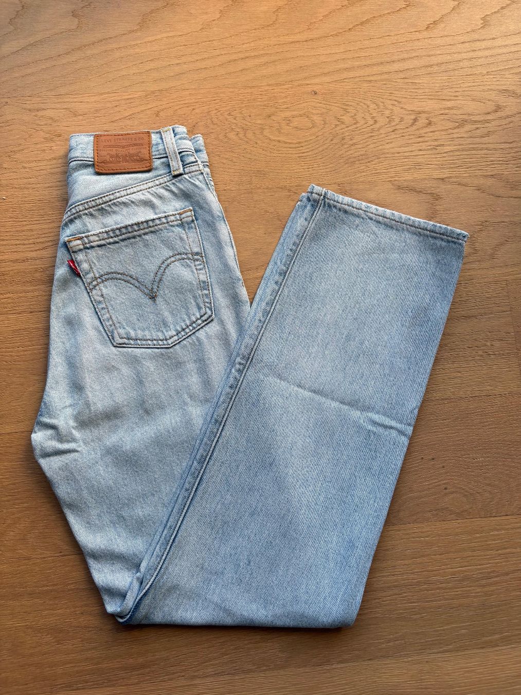 Jeans: Levis Ribcage Straight Jeans – Usato da Egnach venduto da SelinaB. 1