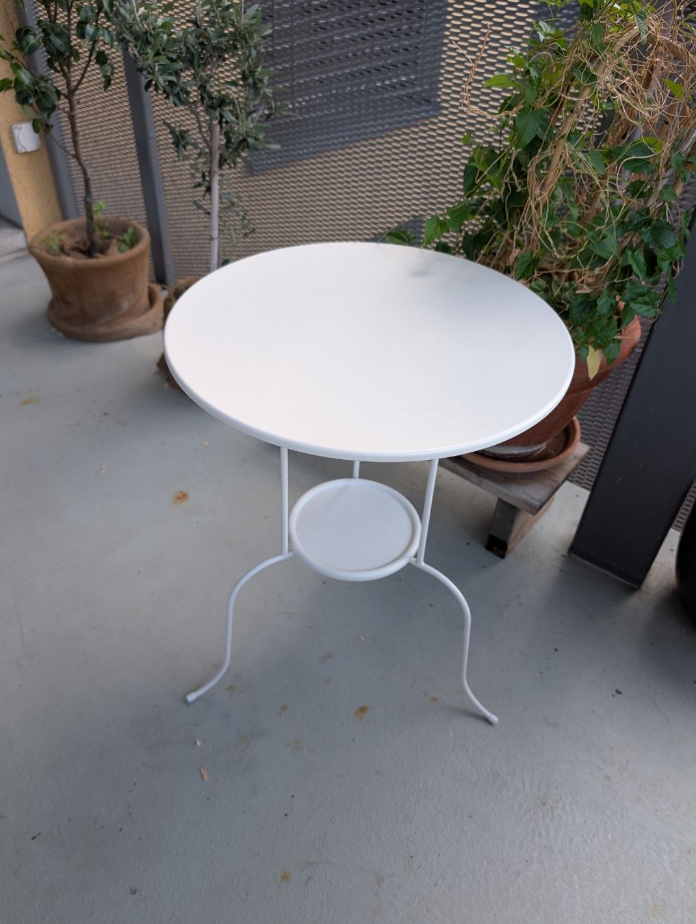 Ikea Tables: Ikea Metalltisch – D'occasion à Zürich par car_9hwv
