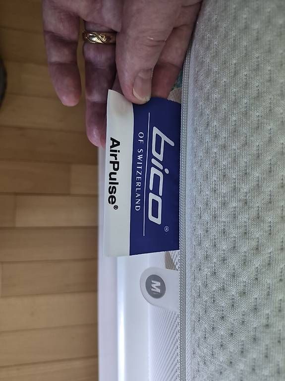 Bico Letti: Bico Air Pulse Matratze mit solidem Rahmen – Usato da Wilen b. Wollerau venduto da Wantok01 2