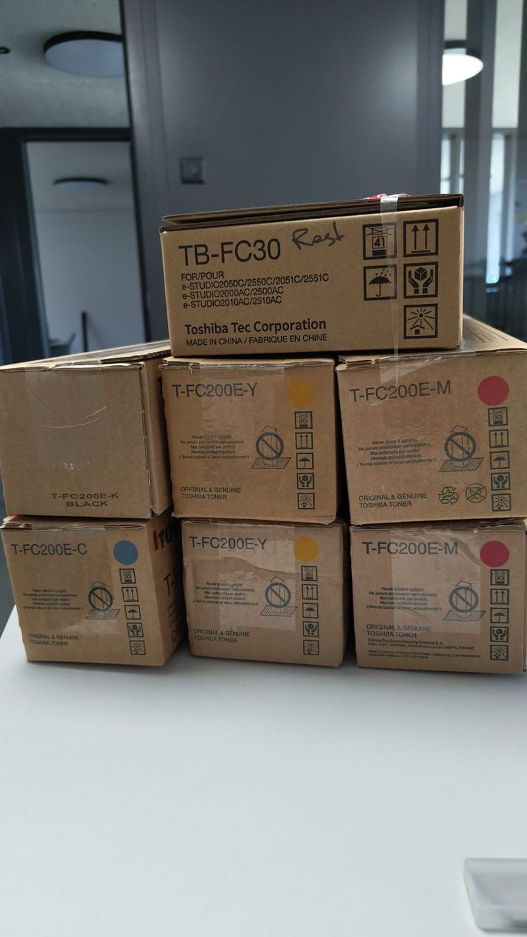 Stampanti: Toshiba e-STUDIO 2000AC Farb-Multifunktionsdrucker und Toner – Usato da Schocherswil venduto da Jampadoo 6