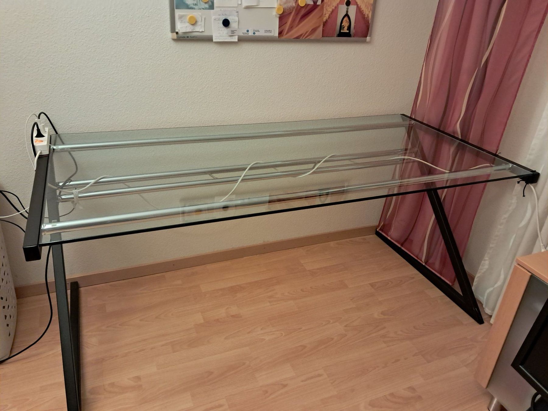 Schreibtische: Eleganter Glas-Schreibtisch mit Korpus – Gebraucht aus Baar von stu_9vpn 2