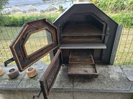 Pizzaofen auf Gestell
