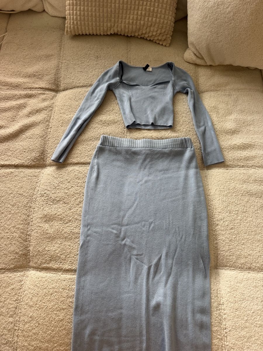 H&M Lots de vêtements: Strick 2 Teiler hellblau Grösse S guter Zustand – D'occasion à Benken SG par sar_9dsn
