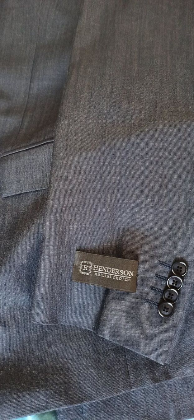 Anzüge: Henderson 50-52 Größe – Neu und originalverpackt aus Meggen von Malecifent 3