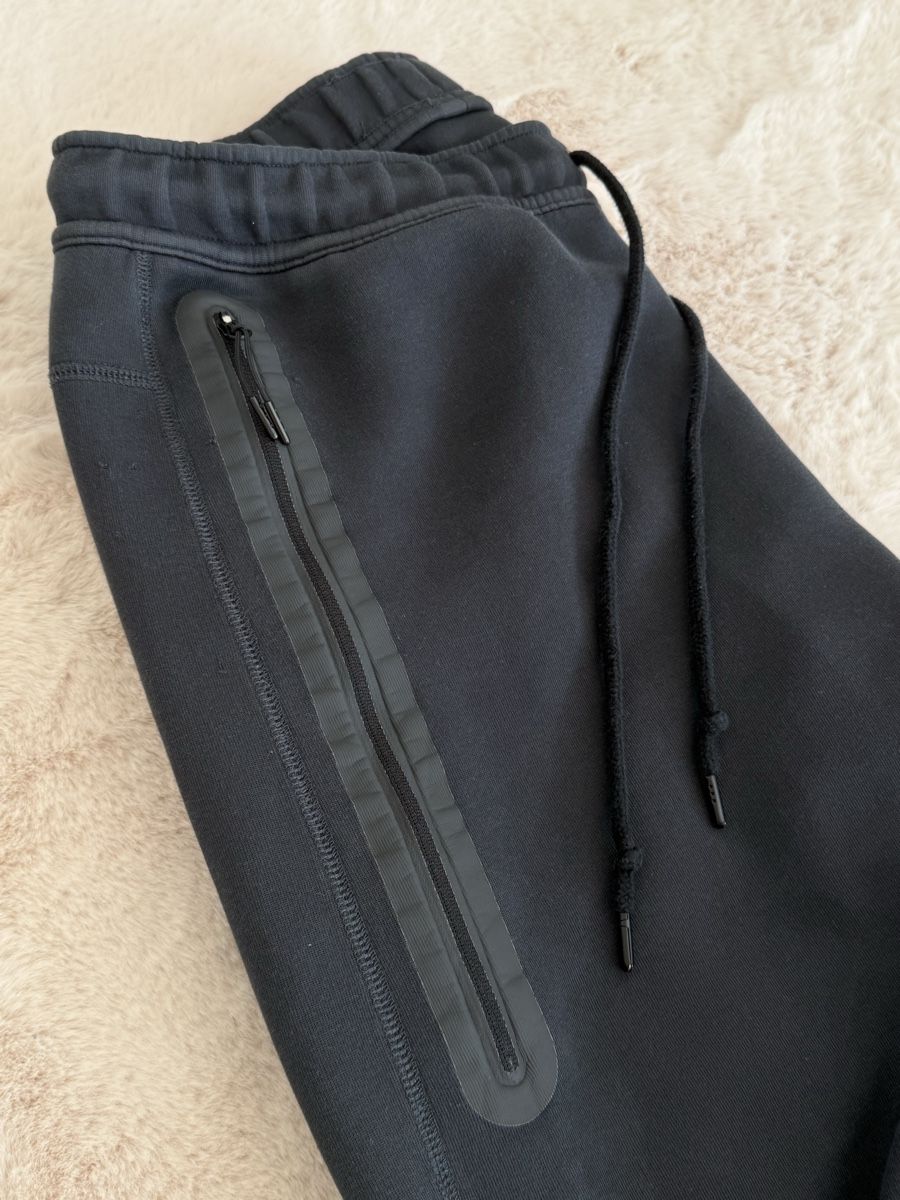 Nike Pantaloni: Nike Tech Fleece Hose  – Nuovo (secondo la descrizione) da Biel/Bienne venduto da ili_k9dc 2