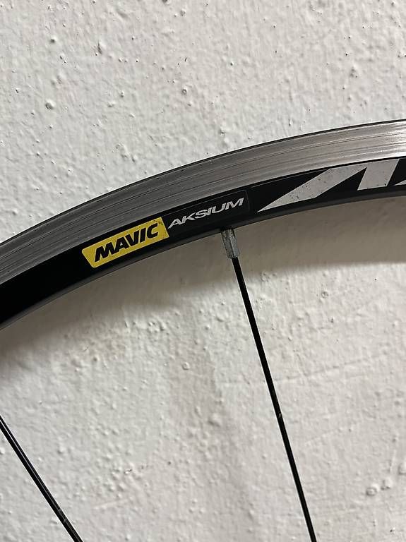 Mavic Pièces détachées: Mavic Aksium Vorderrad – D'occasion à Zürich par Lukas_____ 1