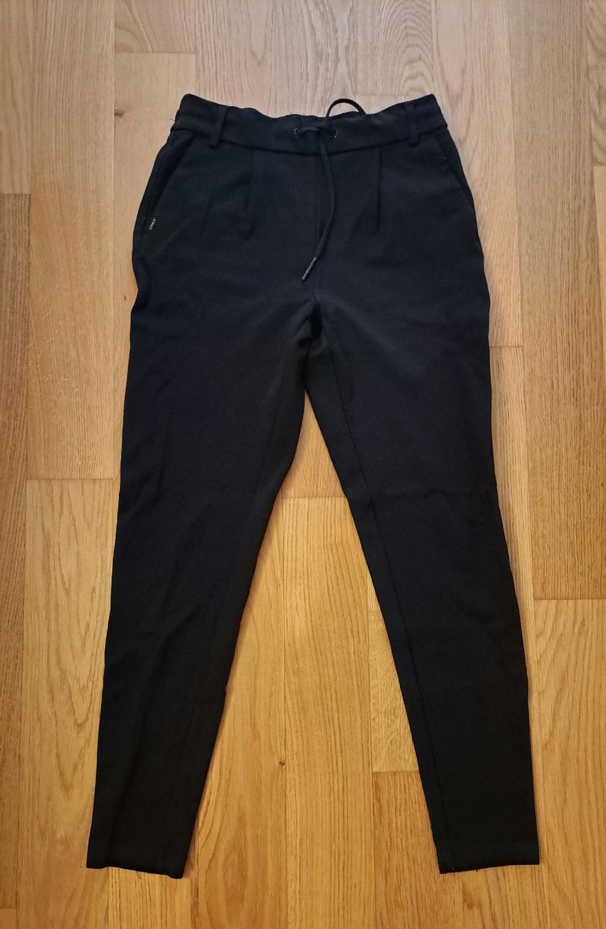 Only Hosen: ONLY Damen Hose schwarz – Gebraucht aus Seengen von ja6_65wp 1