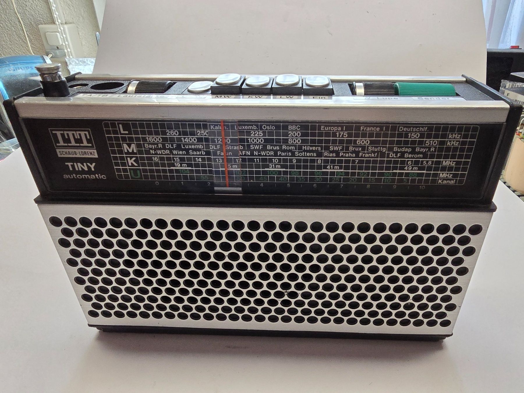 Radio: Kofferradio ITT Schaub Lorenz "TINY automatic 105A" von 1974 – Usato da Balgach venduto da Zwickau01
