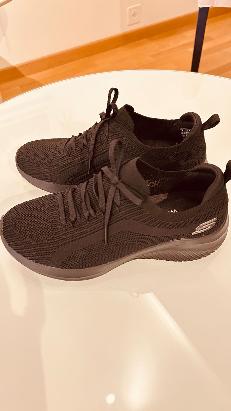 Skechers Scarpe da donna: Schuhe Skechers schwarz 38 – Nuovo (secondo la descrizione) da Zollikon venduto da D64 1