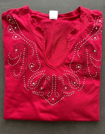 Shirt Pullover rot mit Steinchen Grösse 42