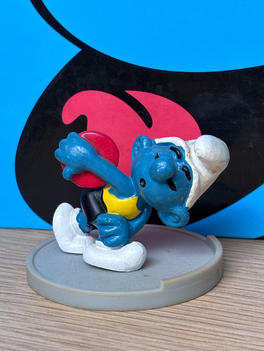 Schleich Figuren: Schlumpf Diskuswerfer – Gebraucht aus Lyss von Duckszone