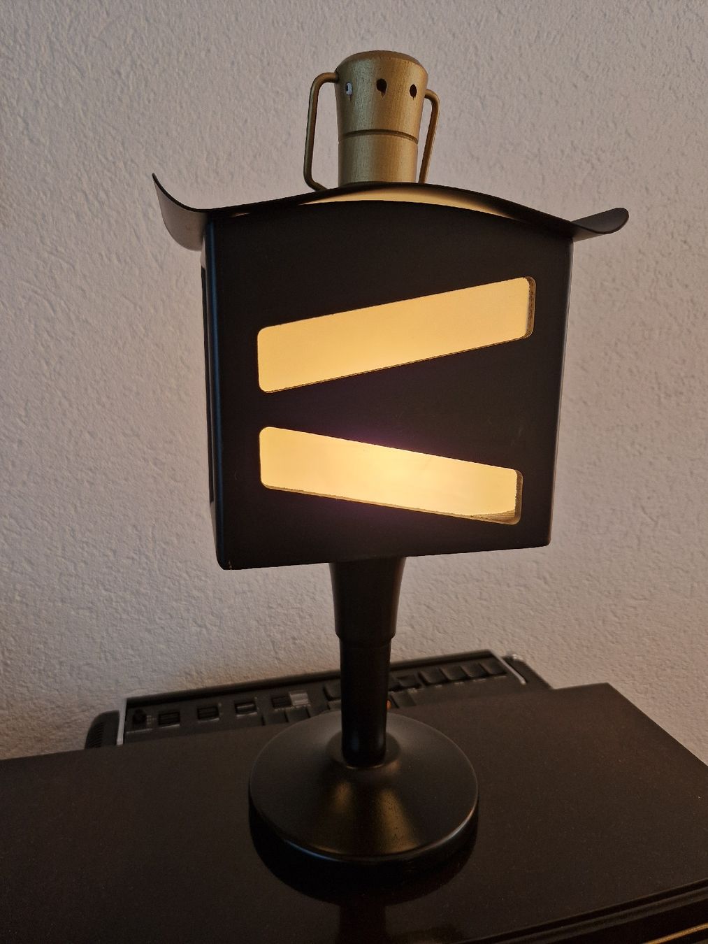 Lampade: Tischleuchte in Form eines Weichensignals – Usato da Einsiedeln venduto da Radiofreund 2