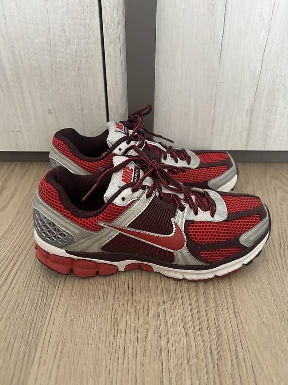Chaussures femmes: Nike vomero 5 – D'occasion à Mendrisio par yus_gtq7