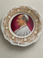 Wandteller mit Papst Paul VI, Durchmesser 27 cm, Goldrand