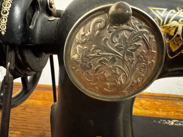 Singer Nähmaschinen: Antike Singer Nähmaschine mit Tisch – Gebraucht aus Villmergen von yougotit 2