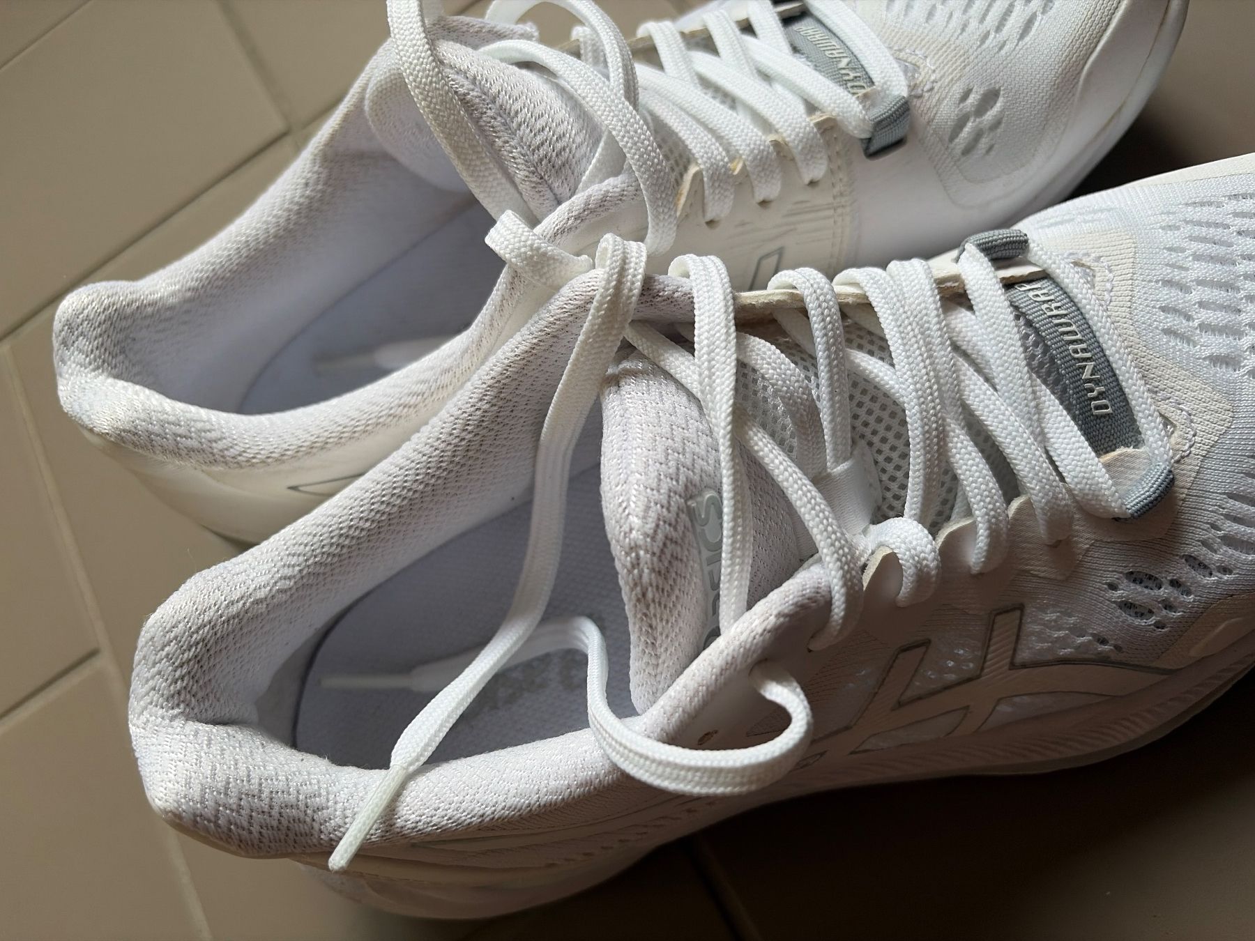 Asics Scarpe da donna: ASICS SKY ELITE FF White & Silver Size 39 – Usato da Schlieren venduto da ric_j7md 4