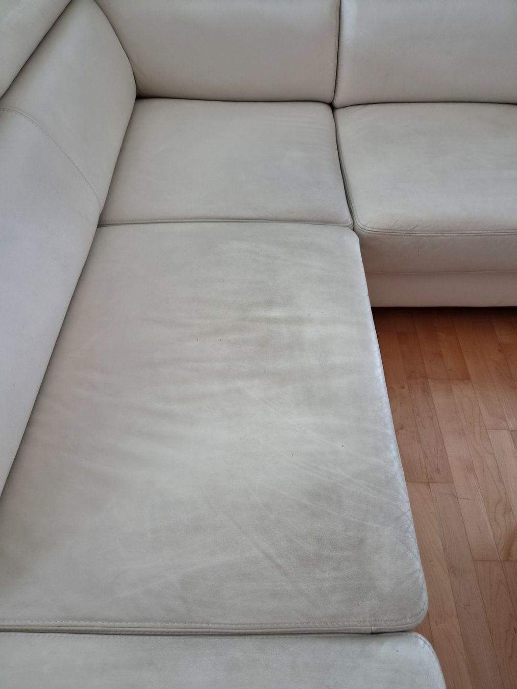 Divani: Ecksofa Leder beige mit Hocker – Usato da Kloten venduto da soat 4