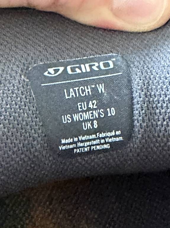 Scarpe da donna: Giro Latch Flatpedal Bikeschuhe, Grösse 42, Damen – Usato da Adliswil venduto da Bo33bel 4