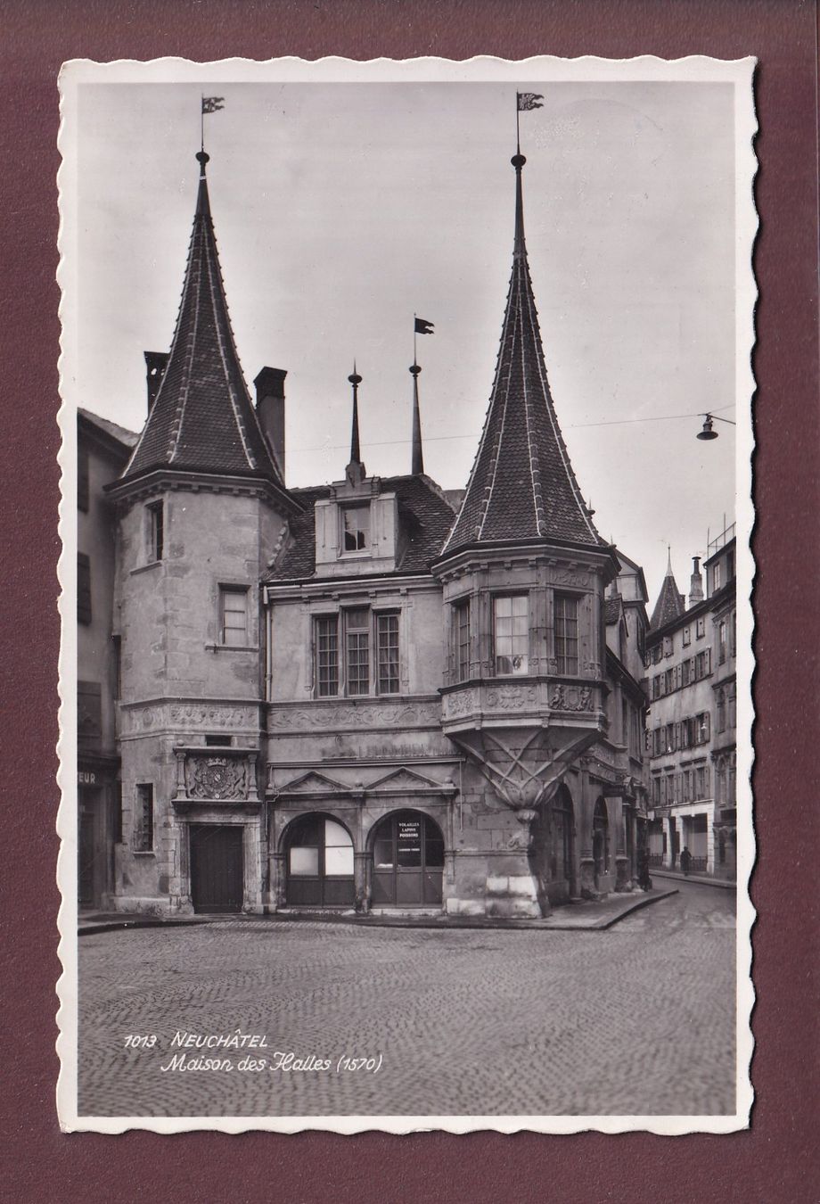 Cartes postales: NEUCHÂTEL - Maison des Halles - 1942 – D'occasion à Pully par nicecards