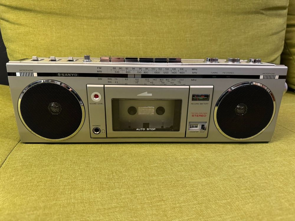 Radio cassete SANYO BOOMBOX GETOBLASTER M9820k de segunda mano por 70 EUR en Terrassa en WALLAPOP