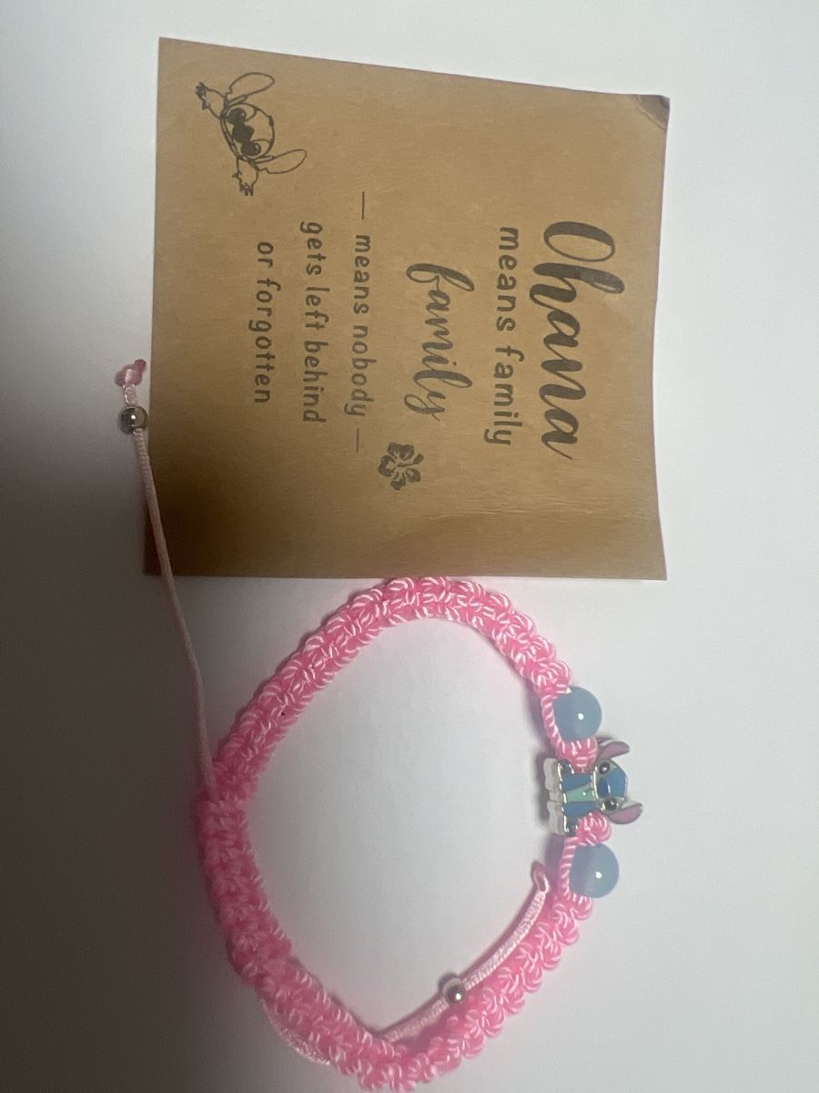 Bracelets: Bracelet rose  Stitch, – Neuf avec emballage d'origine à Chenens par anasantos90 1