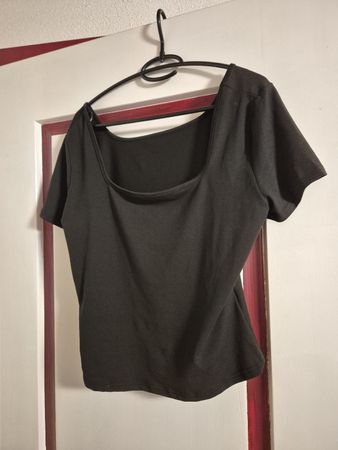 Schwarzes neues T-Shirt, Gr. 0XL, ist aber ein L