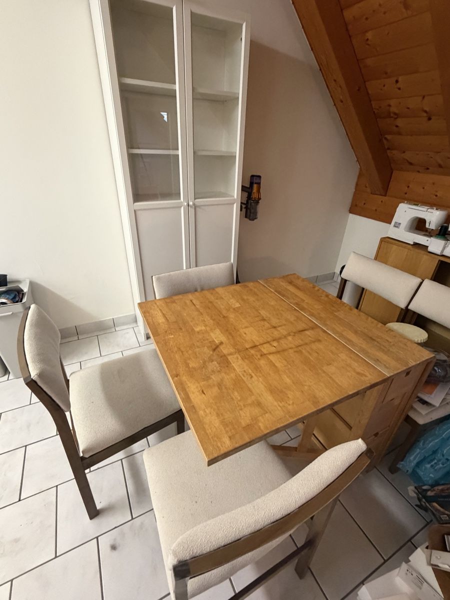 Ikea Set de table et chaises: IKEA extendable table with 4 wooden chairs – D'occasion à NIEDERGLATT par nna_w7xd 1