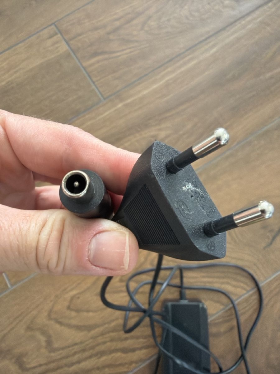 Chargeurs batteries: Ladegerät eScooter Okai – D'occasion à Kräiligen par Chris_1983 1
