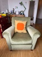 deux fauteuils club vintage en velour couleur sauge