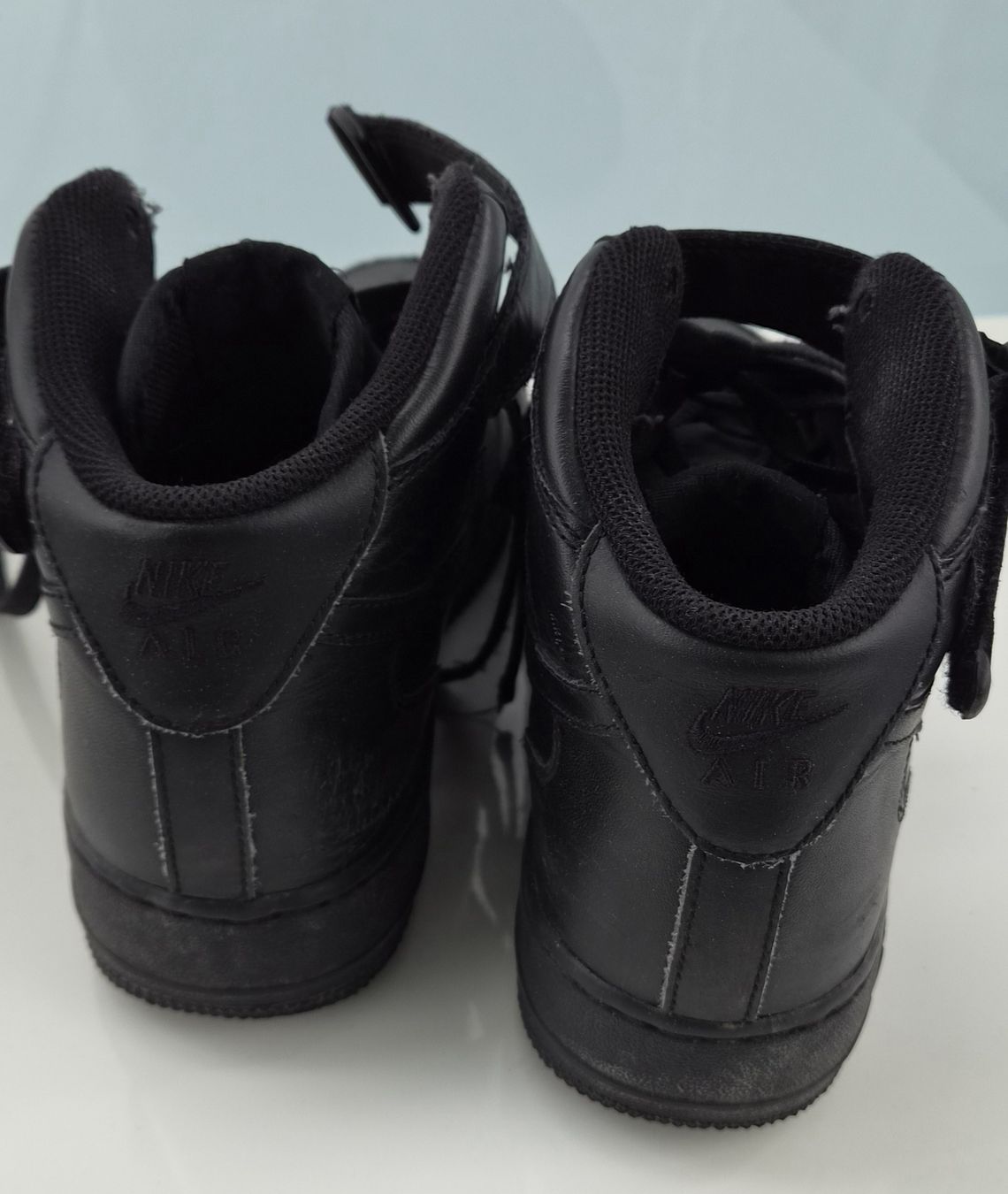 Nike Chaussures hommes: Nike Air Force 1 Mid, Gr. 41, Schwarz – D'occasion à Rapperswil SG par lemiii 1