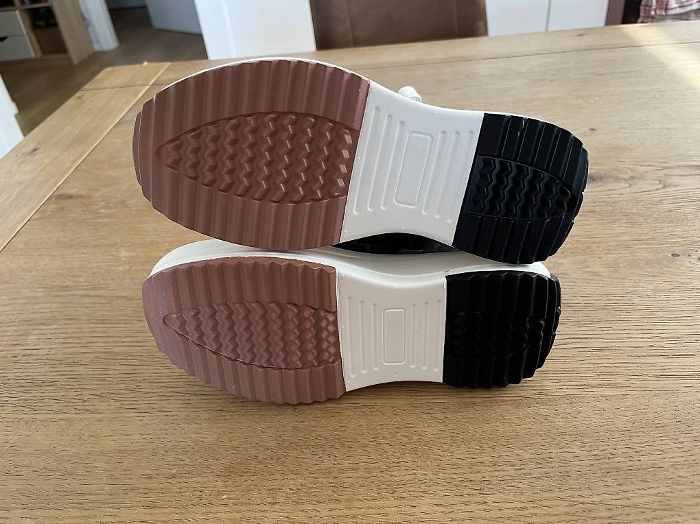 Scarpe da donna: Vends baskets montantes femme – Usato da Crans VS venduto da cei_qws7 4
