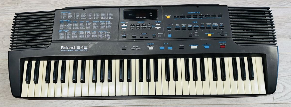 Roland Strumenti musicali: Keyboard Roland E-12 – Usato da St. Antoni venduto da Pepita82